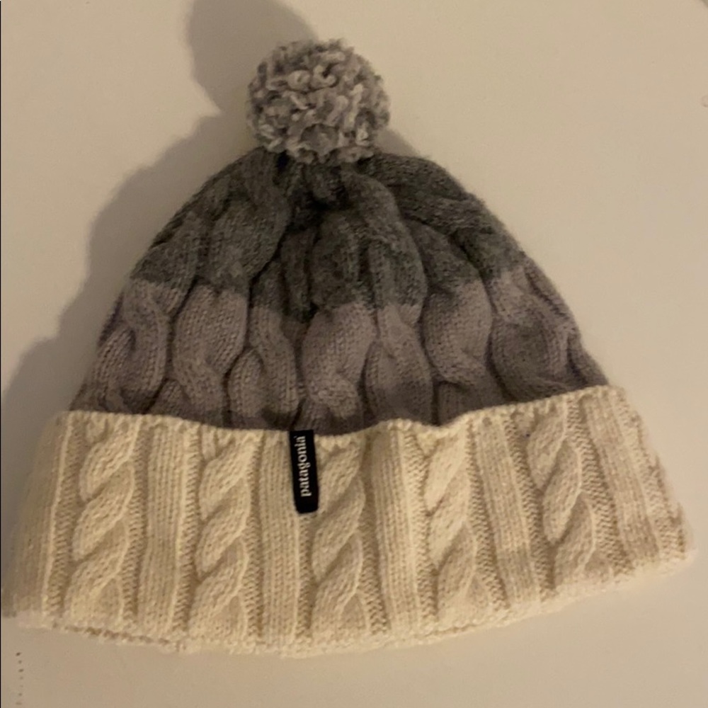Patagonia Cream/Gray Women’s Pom Beanie